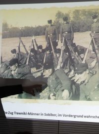 Historik Martin Cüppers identifikuje dozorce Johna Demjanjuka na fotografiích ze Sobiboru