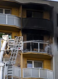 V Bohumíně začalo hořet v jednom z bytů v jedenáctém patře, jedenáct lidí zemřelo