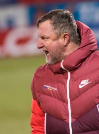 Jeden z nejúspěšnějších českých trenérů Pavel Vrba se vrátil do fotbalové ligy vítězně. Jeho Sparta vyhrála v Olomouci 3:2 po nevídaném souboji