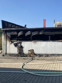 V Čelákovicích zasahovali hasiči u požáru průmyslové haly