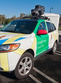 Vozidlo společnosti Google s připojenou kamerou pro fotografování snímků používaných v mapách Street View