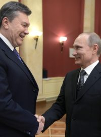 Prezidenti Viktor Janukovyč a Vladimir Putin při setkání v únoru 2014