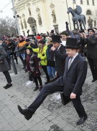 Oslava Mezinárodního dne švihlé chůze se jako každý rok konala v centru města Brna. Švihlým pochodem na počest skupiny Monty Python, zakladatelů Silly Walku.