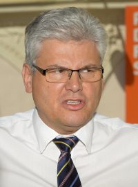 Ministr zdravotnictví Miloslav Ludvík (ČSSD)