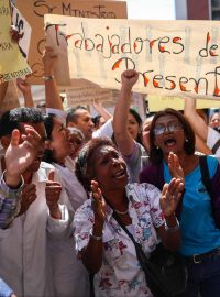 Protesty zdravotnického personálu za zvýšení platu a dodávky základního zdravotnického vybavení a léků ve venezuelském hlavním městě Caracas v srpnu 2018