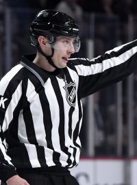 První český a evropský rozhodčí v NHL Libor Suchánek