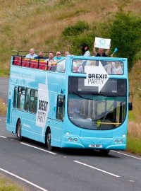 Týden od nástupu Borise Johnsona do úřadu britského premiéra čeká konzervativce první velká zkouška