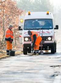 Údržbu komunikací ve Středočeském kraji zajišťují společnosti se smlouvami uzavřenými i v roce 2005