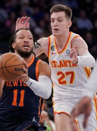 Vít Krejčí a Jalen Brunson z Knicks