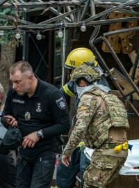 Ukrajinský ministr vnitra Ihor Klymenko ve čtvrtek informoval o zvýšení bilance mrtvých po ruském útoku na Kramatorsk na dvanáct