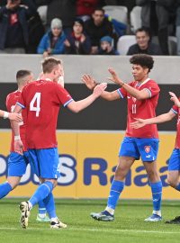 Čeští fotbalisté do 21 let slaví gól proti Islandu v kvalifikaci mistrovství Evropy