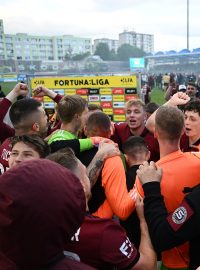 Fotbalisté Sparty slavili zisk titulu ihned na hrací ploše stadionu v Mladé Boleslavi