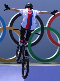 Česká reprezentantka Iveta Miculycová v kvalifikaci cyklistického závodu žen BMX Freestyle Park