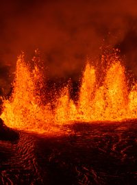 Na jihozápadě Islandu na poloostrově Reykjanes nastala ve středu pozdě večer v tamním puklinovém vulkanickém systému sedmá erupce od prosince