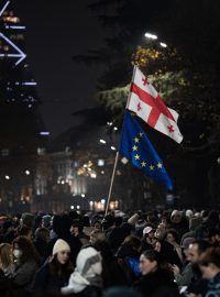 Protestující v Tbilisi, 7. prosince 2024.