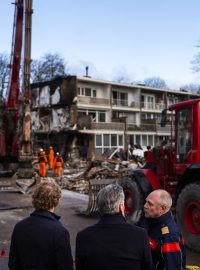 Zřícení domu po výbuchu v Haagu vyšetřují úřady jako trestný čin