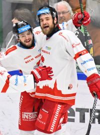 Hokejisté Olomouce slaví gól v zápase s Mladou Boleslaví