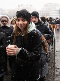 Úřad vysokého komisaře OSN pro uprchlíky ve středu oznámil, že z Ukrajiny za týden od zahájení ruské invaze uprchlo více než milion lidí, což je více než dvě procenta populace