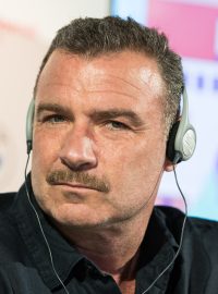 Liev Schreiber na tiskové konferenci na MFFKV