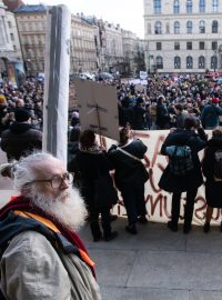 Akademici požadují víc peněz pro univerzity ze státního rozpočtu a taky zrovnoprávnění tarifů mezd mezi jednotlivými obory na vysokých školách