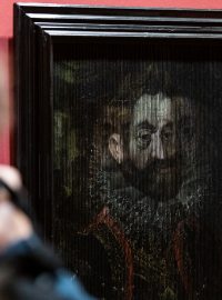 Výstava z proslulých sbírek císaře Rudolfa II v Obrazárně Pražského hradu. Rastrovaný trojportrét