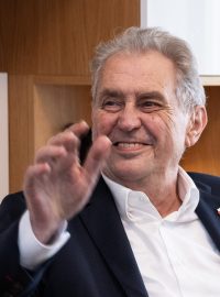 Miloš Zeman ve své kanceláři čeká na Petera Pellegriniho