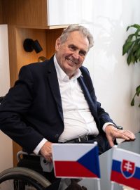 Miloš Zeman ve své kanceláři čeká na Petera Pellegriniho