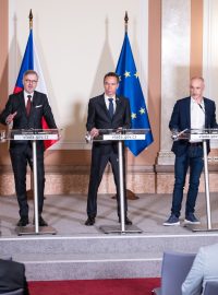 Petr Nečas, Zbyněk Stanjura, Ivan Bartoš a Martin Kuba na tiskové konferenci k podpoře bydlení