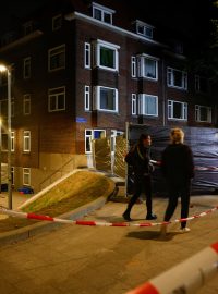 Scény po zatčení podezřelého nizozemskou policií po střelbě v Rotterdamu