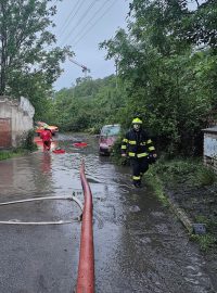 Hasiči museli zasahovat už během pátku. A to třeba i na místech ve Středočeském kraji