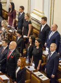 Poslanecká sněmovna se poprvé v nové povolebním uspořádání sešla 20. listopadu