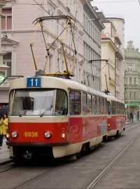 Tatra T3 evidenčního čísla 6938 v zastávce I. P. Pavlova v Praze