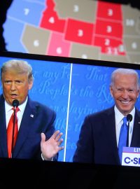 Trump s Bidenem během závěrečné prezidentské debaty
