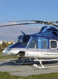 Policejní vrtulník Bell 412, se kterým letěli Jan Hamáček (ČSSD) a Jan Švejdar