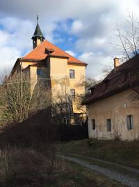 Zámek v obci Hradištko pod Medníkem