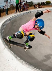 Třináctiletá Američanka Brighton Zeunerová je nejmladší skateboardovou vítězkou v historii populárních X Games.