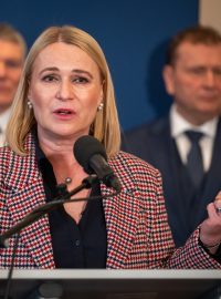 Jana Černochová na tiskové konferenci po jednání se zbrojařskými firmami na ministerstvu obrany