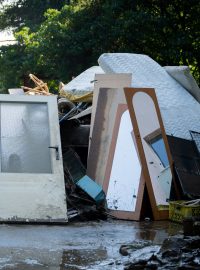 Úklid po ničivých povodních na opavském sídlišti Kateřinky