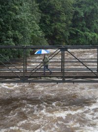 Velká voda ve Špindlerově Mlýně v neděli odpoledne