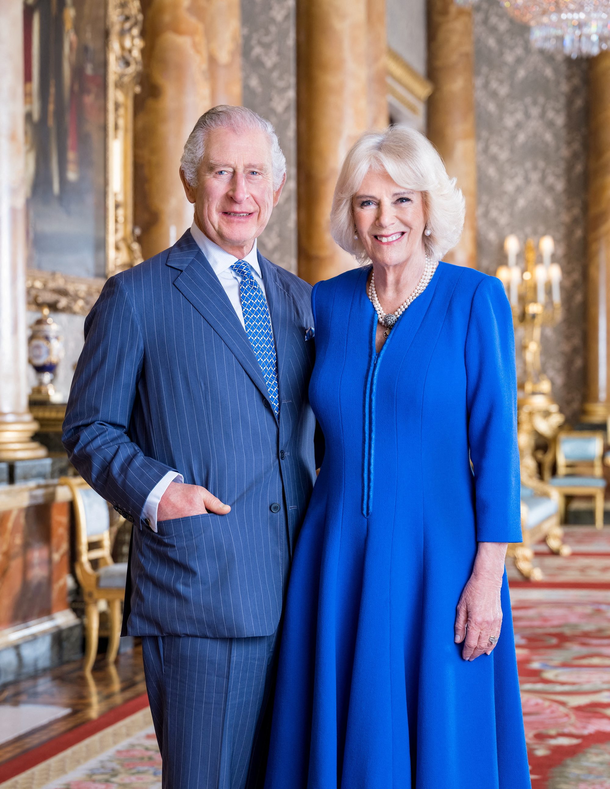 Britský král Karel III. a královna choť Camilla na oficiálním portrétu | Foto: Buckingham Palace/Hugo Burnand | Zdroj: Reuters