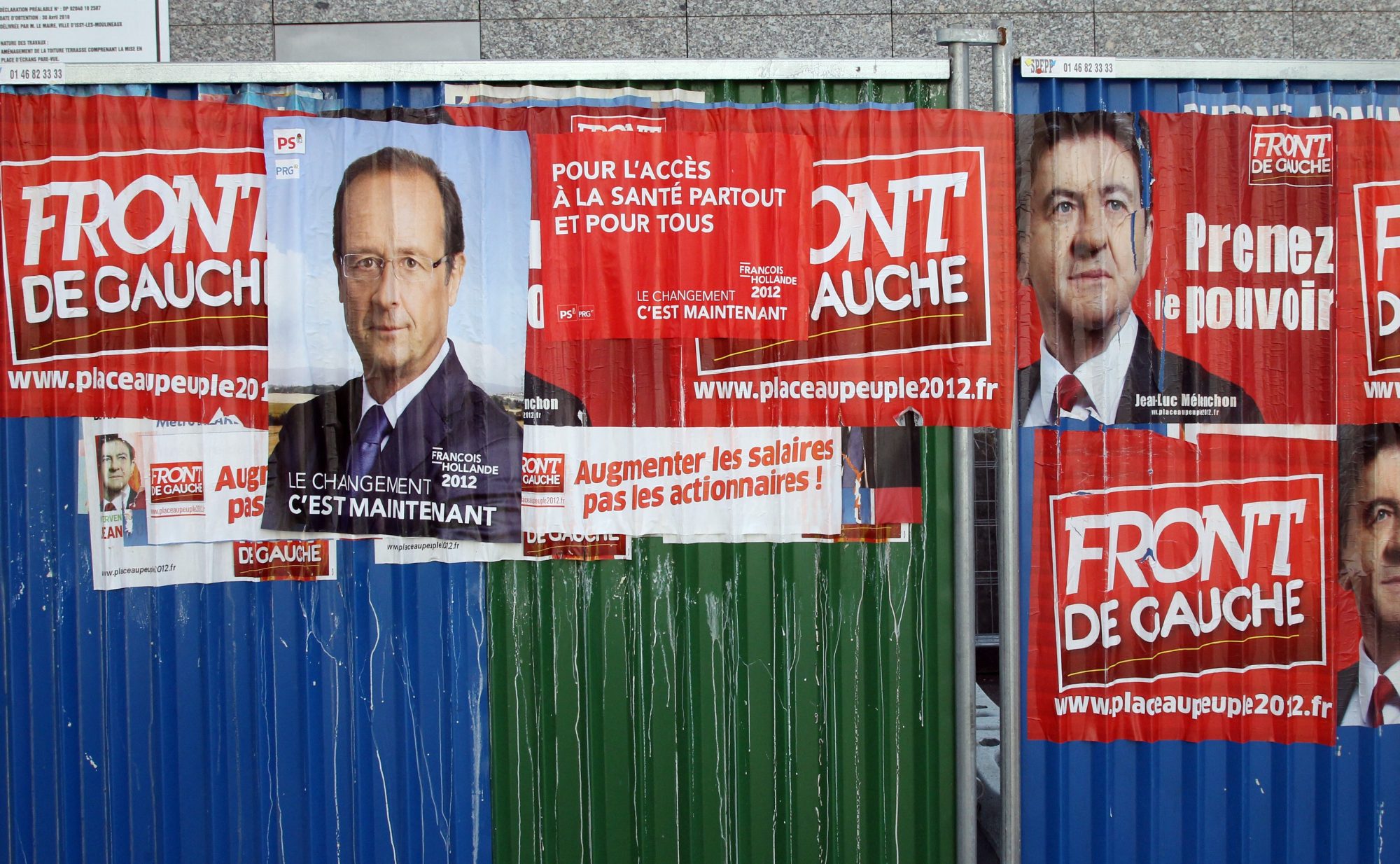 Z kolegů se během pár let stali rivalové. V prezidentských volbách v roce 2012 se proti sobě François Hollande s Mélenchonem postavili. Vítězství slavil socialistický kandidát | Zdroj: Profimedia