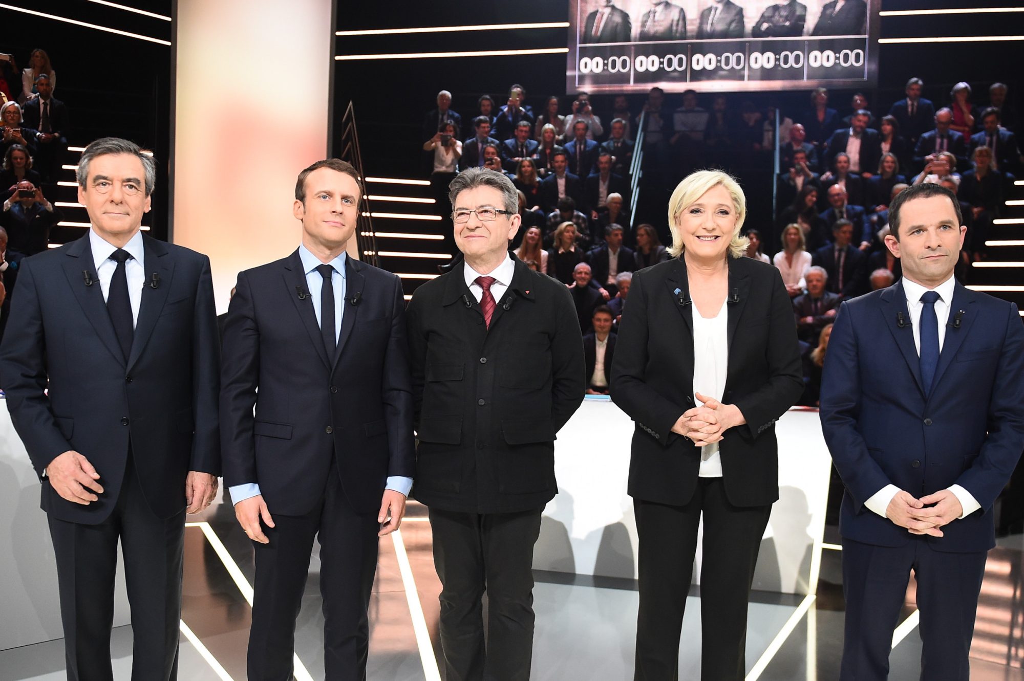 Prezidentských voleb se účastnili Marine Le Penová a Jean-Luc Mélenchon ve stejných letech, oba mají za sebou tři kandidatury. Na fotografii z března 2017: François Fillon, Emmanuel Macron, Jean-Luc Mélenchon, Marine Le Penová a  Benoît Hamon | Zdroj: Profimedia