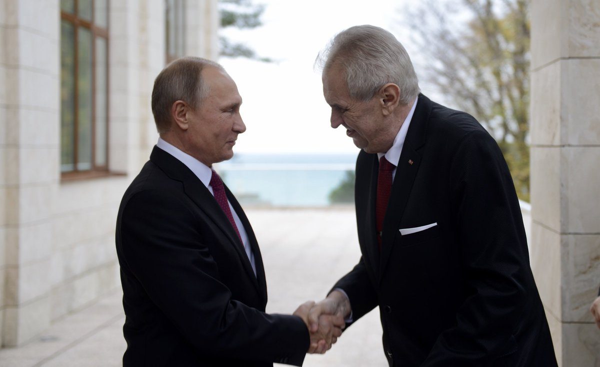 Prezident Miloš Zeman při setkání se svým ruským protějškem Vladimirem Putinem v Soči (listopad 2017) | Zdroj: Pražský hrad