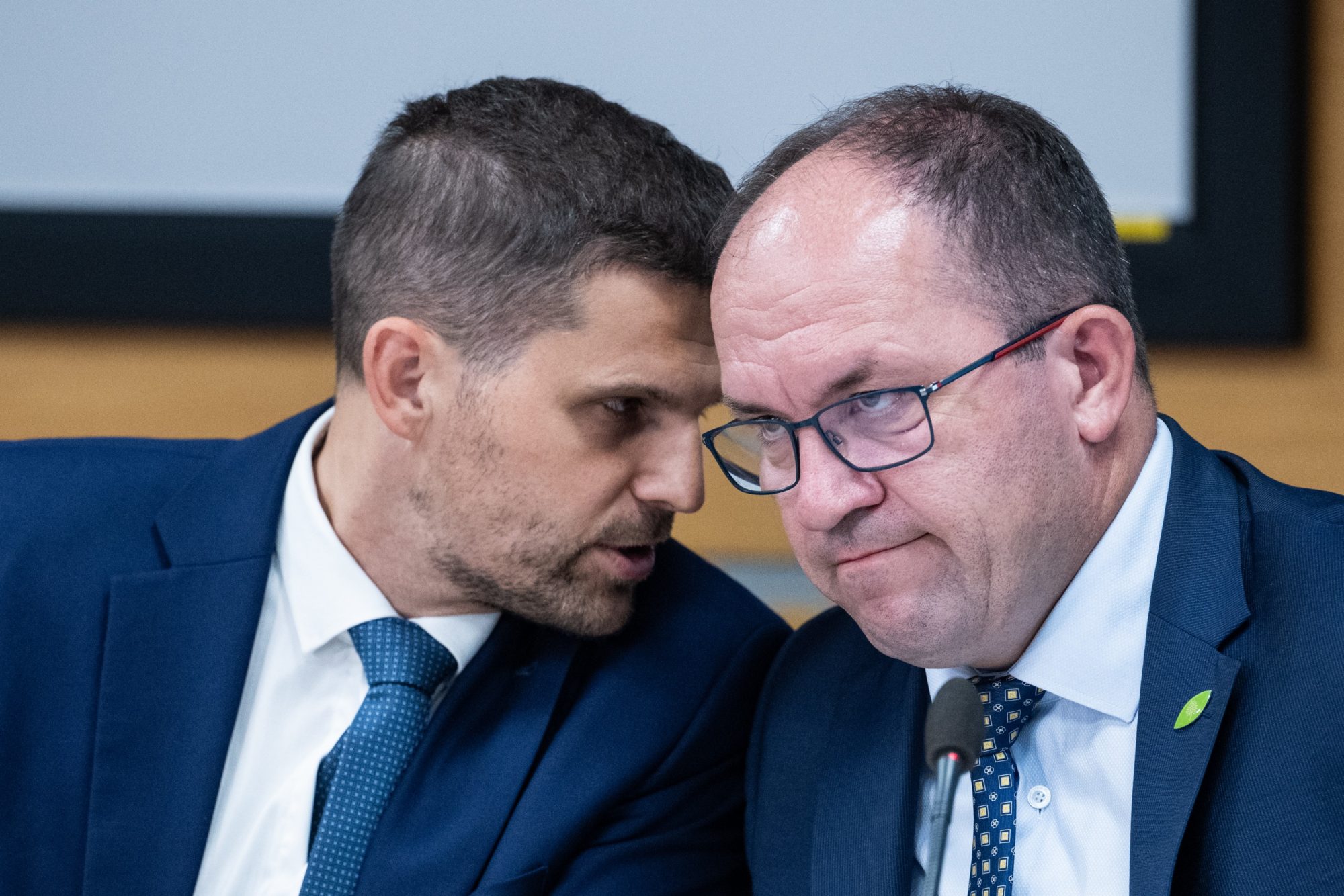 Ministři Petr Hladík (vlevo) a Marek Výborný po jednání krizového štábu | Foto: René Volfík | Zdroj: iROZHLAS.cz